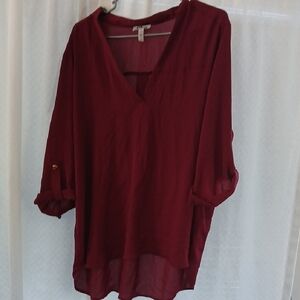 Ali & Kris Burgundy V-Neck Roll-Tab Hi-low Blouse